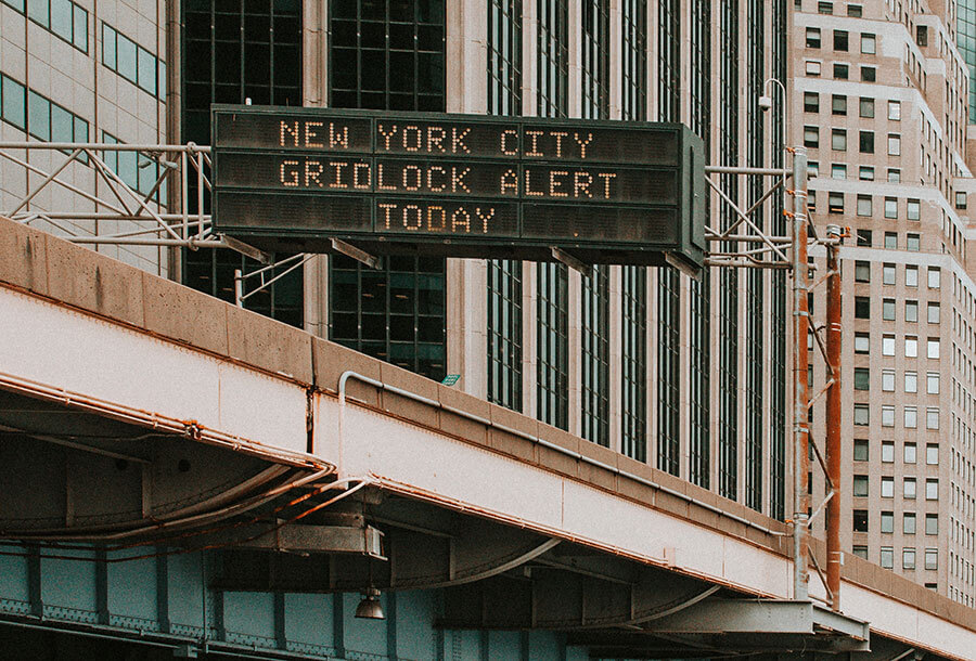 Sign in New York City warning about gridlock.